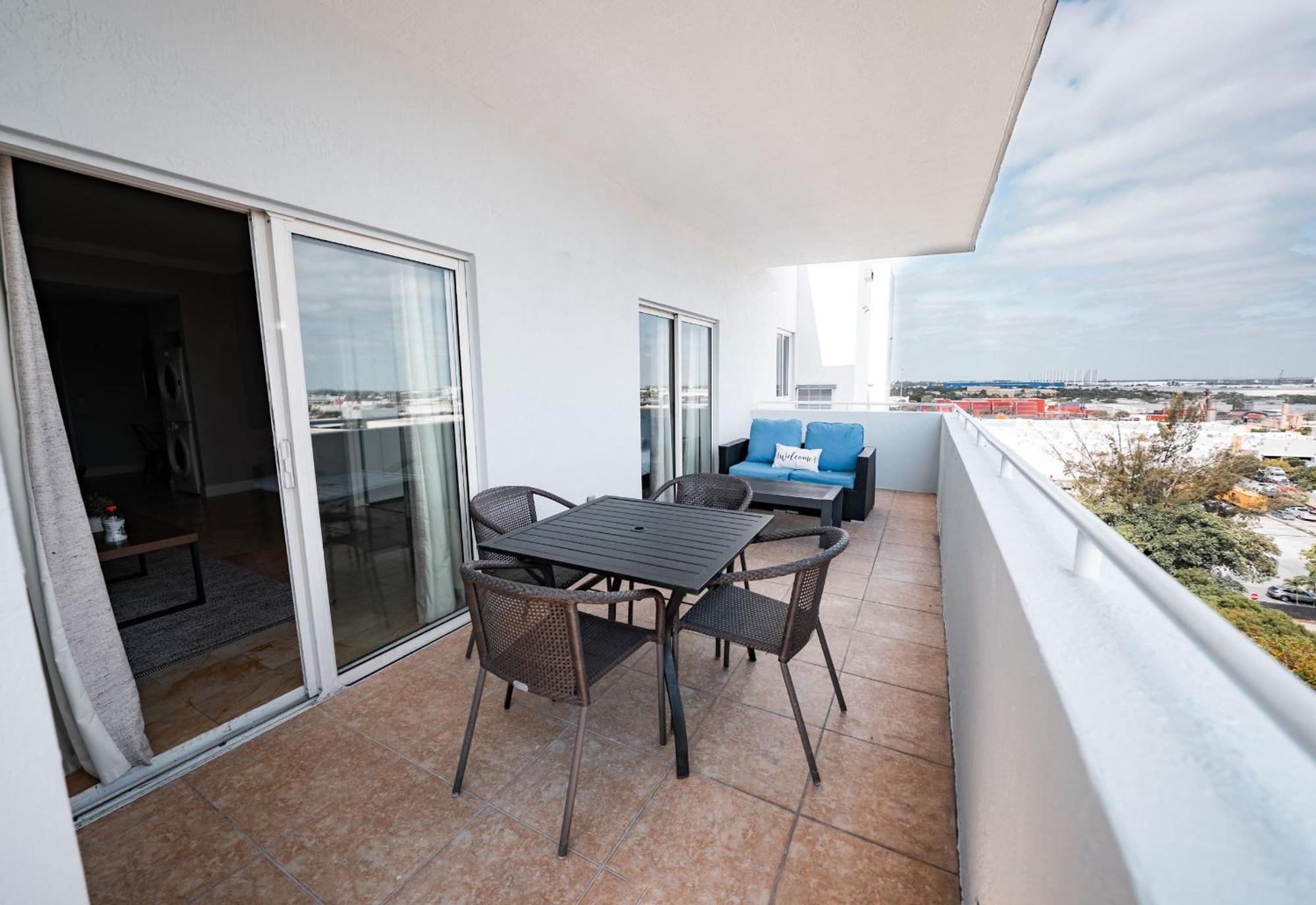 Nuvo - Miami Doral Hotel